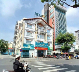 Building 11 Hoàng Hoa Thám