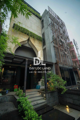 Building 450/1 Phan Xích Long